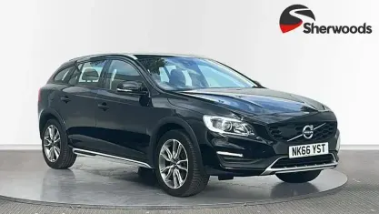 Used Volvo V60 CC 190 HP (139 kW) 2016 Black Estate