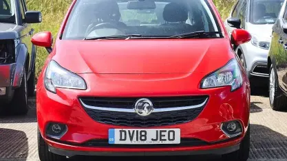 Used Vauxhall Corsa SRi 90 HP (66 kW) 2017 Red Hatchback
