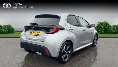 Used Toyota Yaris Hybrid Design 116 HP (85 kW) 2025 Silver Hatchback