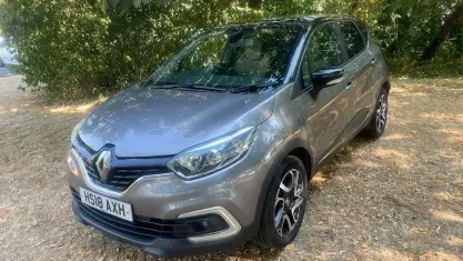 Used Renault Captur Iconic 90 HP (66 kW) 2018 Grey/black SUV