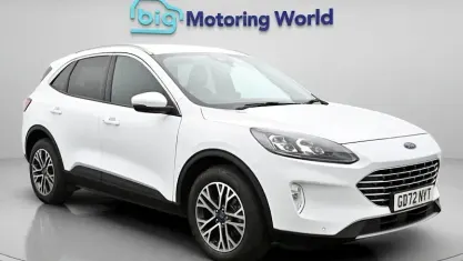 Usado Ford Kuga Titanium 150 CV (110 kW) 2023 Blanco SUV