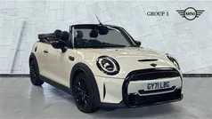 Pepper white Used 2021 Mini Cooper Countryman Exclusive SUV | £19,595 (A bit pricey)