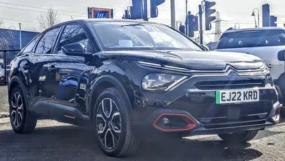 Begagnad Citroën e-C4 Shine 100 kW (136 HK) 2021 Svart Halvkombi