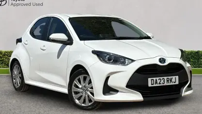 Used Toyota Yaris 116 HP (85 kW) 2023 White Hatchback