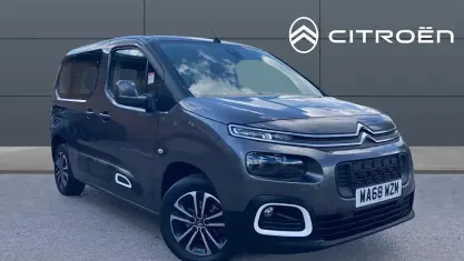 Usado Citroën Berlingo Feel 110 HP (80 kW) 2023 Monovolume