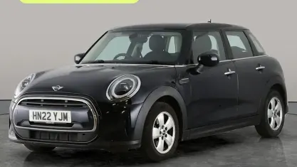 Usado Mini Cooper Classic 136 HP (100 kW) 2022 Preto Citadino