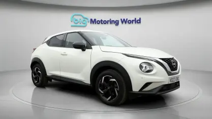 Używany Nissan Juke N-Connecta 114 KM (83 kW) 2023 Biały SUV