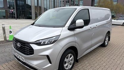Begagnad Ford Transit Custom Limited 170 HK (125 kW) 2024 Van