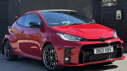 Used Toyota Yaris 261 HP (191 kW) 2021 Red Hatchback