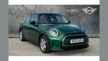 Usado Mini Cooper Classic 136 CV (100 kW) 2022 Verde Utilitario