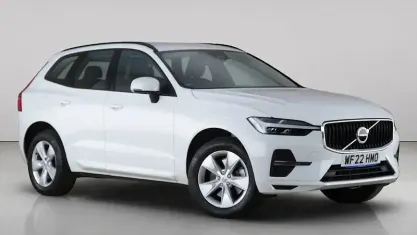 Used Volvo XC60 Momentum 250 HP (183 kW) 2021 White SUV