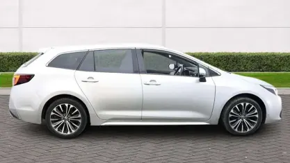 Used Toyota Corolla Design 140 HP (102 kW) 2023 Silver Estate