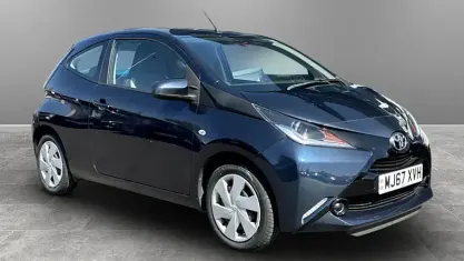 Usado Toyota Aygo X-play 69 HP (50 kW) 2018 Citadino