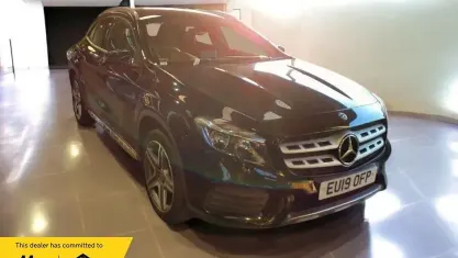 Usado Mercedes GLA200 AMG line 136 HP (100 kW) 2019 Preto SUV