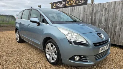 Usado Peugeot 5008 Active 112 HP (82 kW) 2012 Azul Monovolume