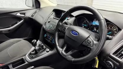 Used Ford Focus Zetec 120 HP (88 kW) 2015 Grey Hatchback