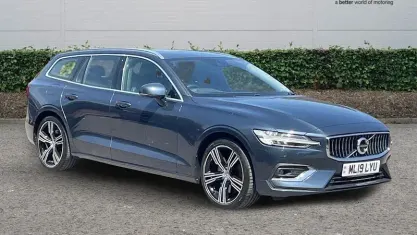 Used Volvo V60 Inscription 250 HP (183 kW) 2019 Blue Estate