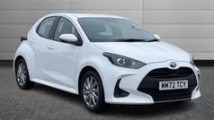 Pure white Used 2022 Toyota Yaris Hybrid Hatchback | £16,199 (Good price)