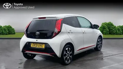Used Toyota Aygo Trend 72 HP (52 kW) 2021 White flash Hatchback