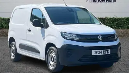 Used Vauxhall Combo 102 HP (75 kW) 2024 White MPV