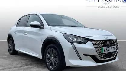 White Used 2021 Peugeot e-208 Allure Premium Hatchback | £12,294 (Fair price)