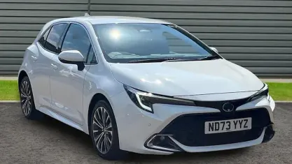 Used Toyota Corolla Design 140 HP (102 kW) 2023 White Hatchback