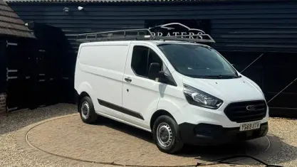 Used Ford Transit Custom 105 HP (77 kW) 2019 White Van