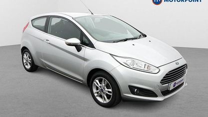 Usado Ford Fiesta Zetec 82 HP (60 kW) 2016 Prateado Citadino