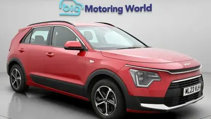 Begagnad Kia Niro 141 HK (103 kW) 2023 Röd SUV