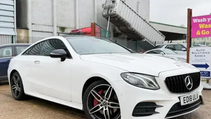 Begagnad Mercedes E220 AMG Line Premium 194 HK (142 kW) 2020 Sportkupé