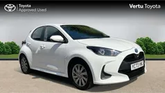 White Used 2023 Toyota Yaris Hybrid Hatchback | £16,345 (Good price)