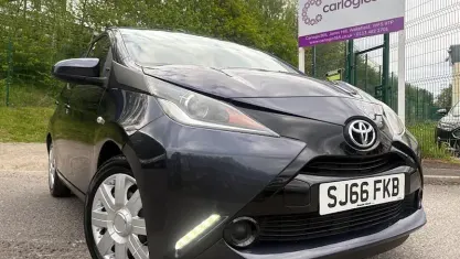 Used Toyota Aygo X-play 69 HP (50 kW) 2016 Blue Hatchback
