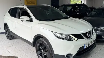 Used Nissan Qashqai N-Connecta 110 HP (80 kW) 2016 White SUV