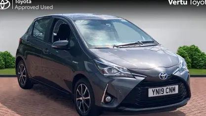 Used Toyota Yaris Hybrid 101 HP (74 kW) 2019 Grey Hatchback