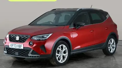 Używany Seat Arona FR 110 KM (80 kW) 2023 Czerwony SUV