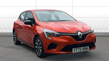 Used Renault Clio Evolution 90 HP (66 kW) 2023 Orange Hatchback