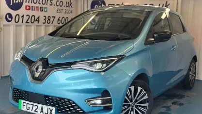 Used Renault Zoe Techno 100 kW (136 HP) 2022 Blue Hatchback