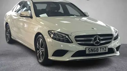 Used Mercedes C200 184 HP (135 kW) 2018 White Sedan