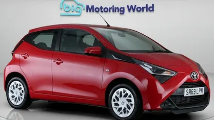 Used Toyota Aygo X-play 72 HP (52 kW) 2020 Red Hatchback