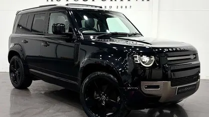 Used 2025 Land Rover Defender SE Dynamic Estate | £56,900 (Super price)