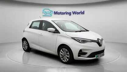 Used Renault Zoe Version S 100 kW (136 HP) 2022 White Hatchback