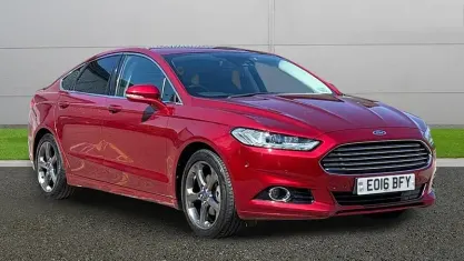 Usado Ford Mondeo Titanium 190 HP (139 kW) 2016 Sedan