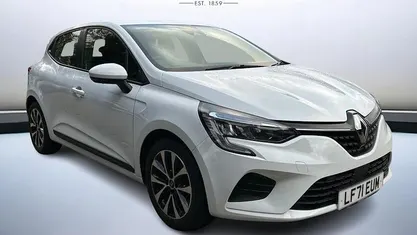 Glacier white Used 2021 Renault Clio V Iconic Hatchback | £11,499 (Fair price)