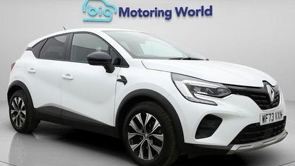 Używany Renault Captur Evolution 143 KM (105 kW) 2023 Biały SUV