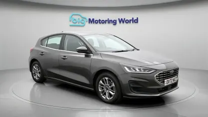 Usado Ford Focus Titanium 155 HP (114 kW) 2022 Cinzento Citadino
