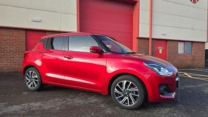 Używany Suzuki Swift SZ5 83 KM (61 kW) 2022 Czerwony Hatchback