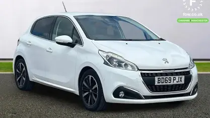 Used Peugeot 208 82 HP (60 kW) 2019 White Hatchback