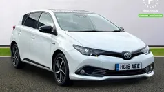 White/black Used 2018 Toyota Auris Hybrid Design Hatchback | £14,799 (Fair price)