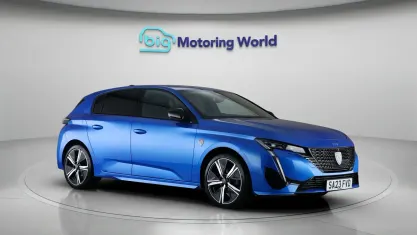 Second-hand Peugeot 308 GT 131 CP (96 kW) 2023 Albastru Hatchback
