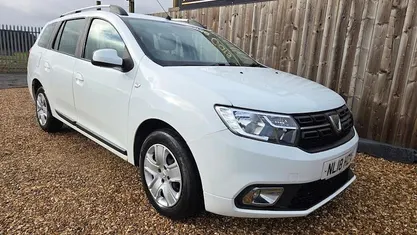 Used Dacia Logan MCV Lauréate 73 HP (53 kW) 2018 White Estate